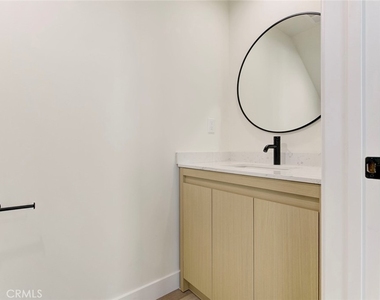 1070 Allen Avenue - Photo Thumbnail 8