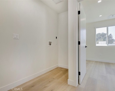 1070 Allen Avenue - Photo Thumbnail 13