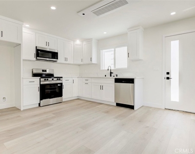 1070 Allen Avenue - Photo Thumbnail 5