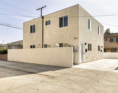1070 Allen Avenue - Photo Thumbnail 2