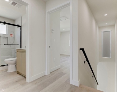 1070 Allen Avenue - Photo Thumbnail 14