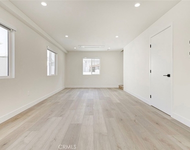 1070 Allen Avenue - Photo Thumbnail 7