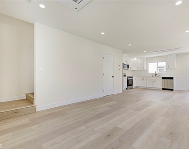 1070 Allen Avenue - Photo Thumbnail 10