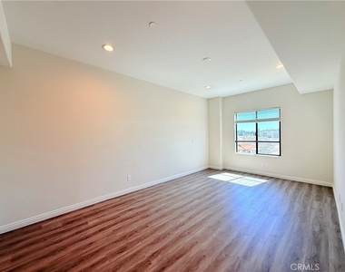 419 N Chandler Avenue - Photo Thumbnail 11