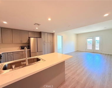419 N Chandler Avenue - Photo Thumbnail 4