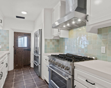 1300 N Harper Avenue - Photo Thumbnail 12