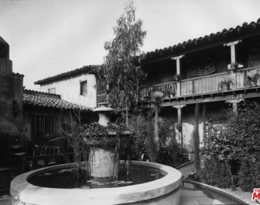1300 N Harper Avenue - Photo Thumbnail 24