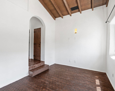 1300 N Harper Avenue - Photo Thumbnail 14