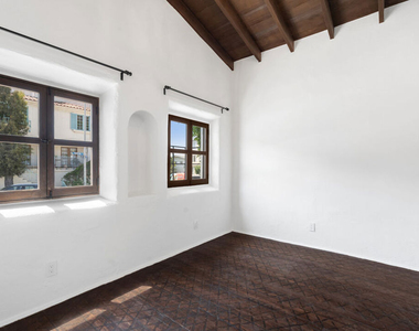 1300 N Harper Avenue - Photo Thumbnail 13