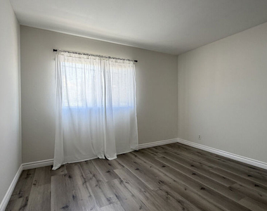 326 S Manhattan Place - Photo Thumbnail 7