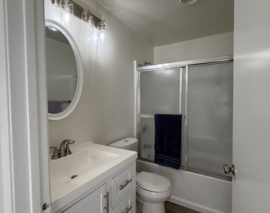 326 S Manhattan Place - Photo Thumbnail 11