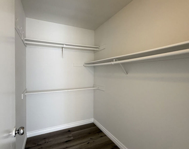 326 S Manhattan Place - Photo Thumbnail 12