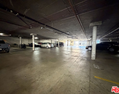 326 S Manhattan Place - Photo Thumbnail 16