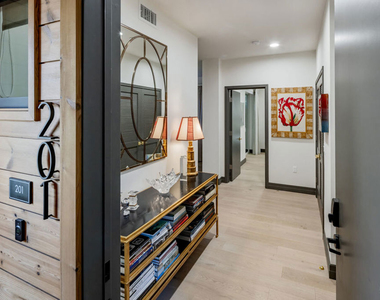 118 N Orlando Avenue - Photo Thumbnail 2