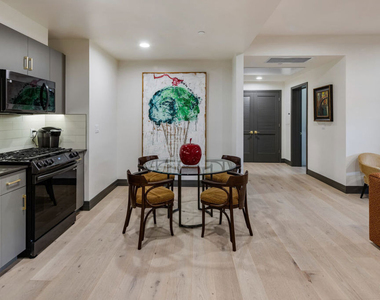 118 N Orlando Avenue - Photo Thumbnail 7