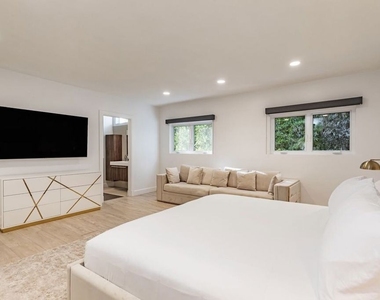 703 N Maple Drive - Photo Thumbnail 27