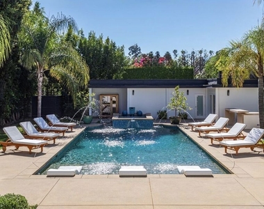 703 N Maple Drive - Photo Thumbnail 6