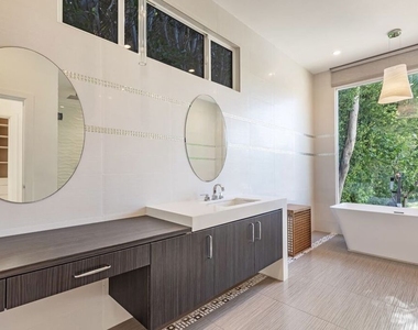 703 N Maple Drive - Photo Thumbnail 22