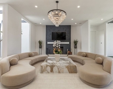 703 N Maple Drive - Photo Thumbnail 10