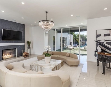 703 N Maple Drive - Photo Thumbnail 9