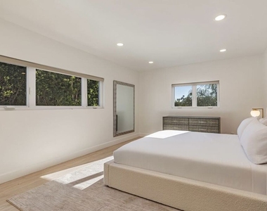 703 N Maple Drive - Photo Thumbnail 30
