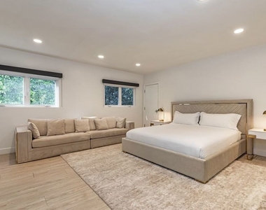 703 N Maple Drive - Photo Thumbnail 26