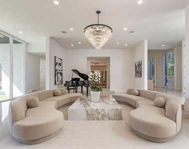 703 N Maple Drive - Photo Thumbnail 11
