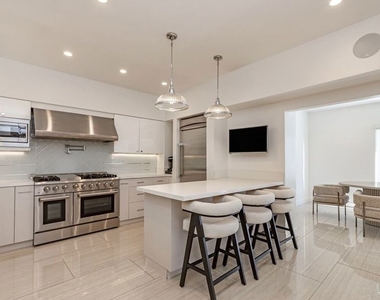 703 N Maple Drive - Photo Thumbnail 17