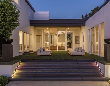 703 N Maple Drive - Photo Thumbnail 2