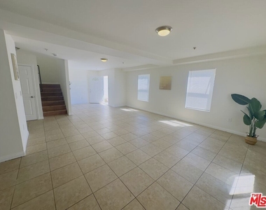 10605 Avalon Boulevard - Photo Thumbnail 16