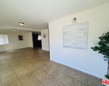 10605 Avalon Boulevard - Photo Thumbnail 6