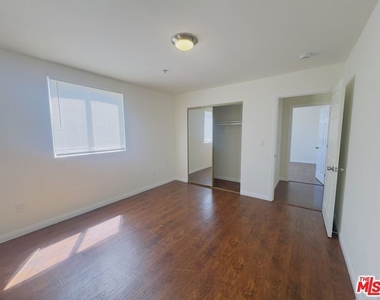 10605 Avalon Boulevard - Photo Thumbnail 27