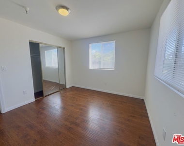 10605 Avalon Boulevard - Photo Thumbnail 26