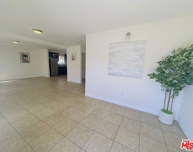 10605 Avalon Boulevard - Photo Thumbnail 9