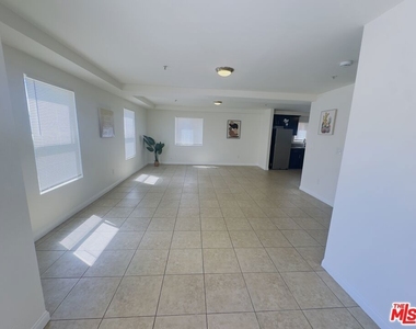 10605 Avalon Boulevard - Photo Thumbnail 8