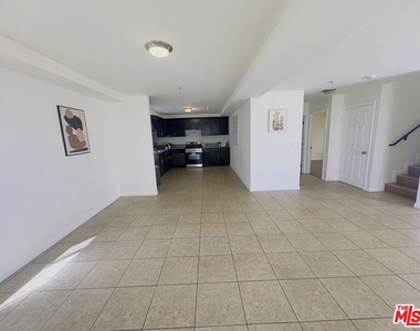 10605 Avalon Boulevard - Photo Thumbnail 11