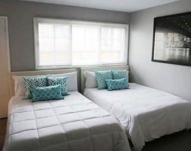 8719 Yorktown Avenue - Photo Thumbnail 12