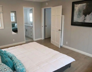 8719 Yorktown Avenue - Photo Thumbnail 18
