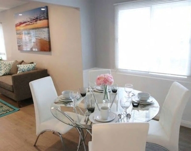 8719 Yorktown Avenue - Photo Thumbnail 4