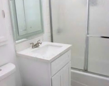 8719 Yorktown Avenue - Photo Thumbnail 11
