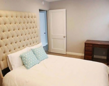8719 Yorktown Avenue - Photo Thumbnail 9
