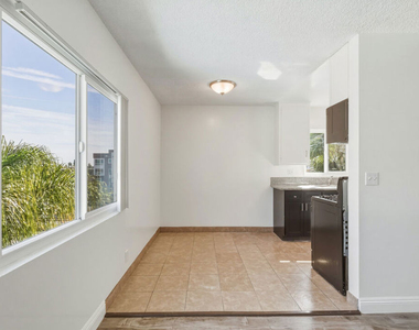 5117 Crenshaw Boulevard - Photo Thumbnail 8