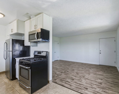 5117 Crenshaw Boulevard - Photo Thumbnail 12