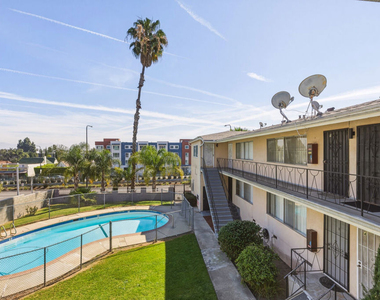 5117 Crenshaw Boulevard - Photo Thumbnail 3
