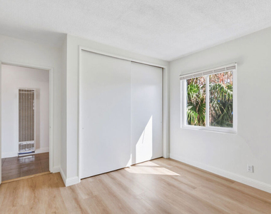 5117 Crenshaw Boulevard - Photo Thumbnail 17