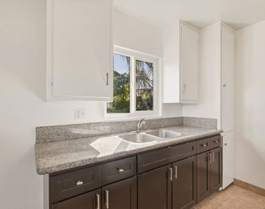 5117 Crenshaw Boulevard - Photo Thumbnail 9