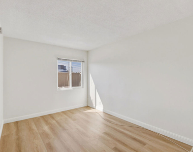 5117 Crenshaw Boulevard - Photo Thumbnail 13