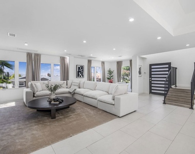 18202 Rancho Street - Photo Thumbnail 9