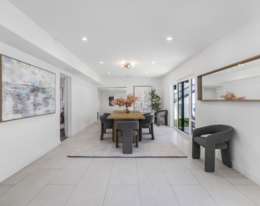 18202 Rancho Street - Photo Thumbnail 19