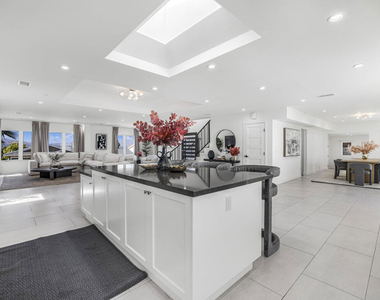 18202 Rancho Street - Photo Thumbnail 17